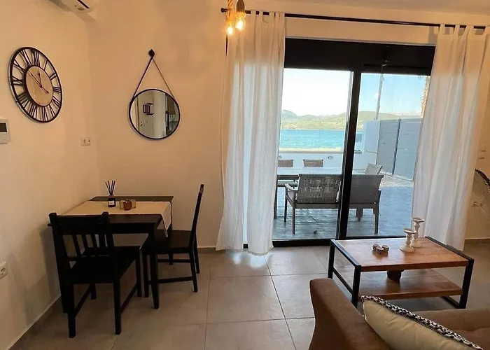 Polinoi Sea Front By Bluemoments Apartmán